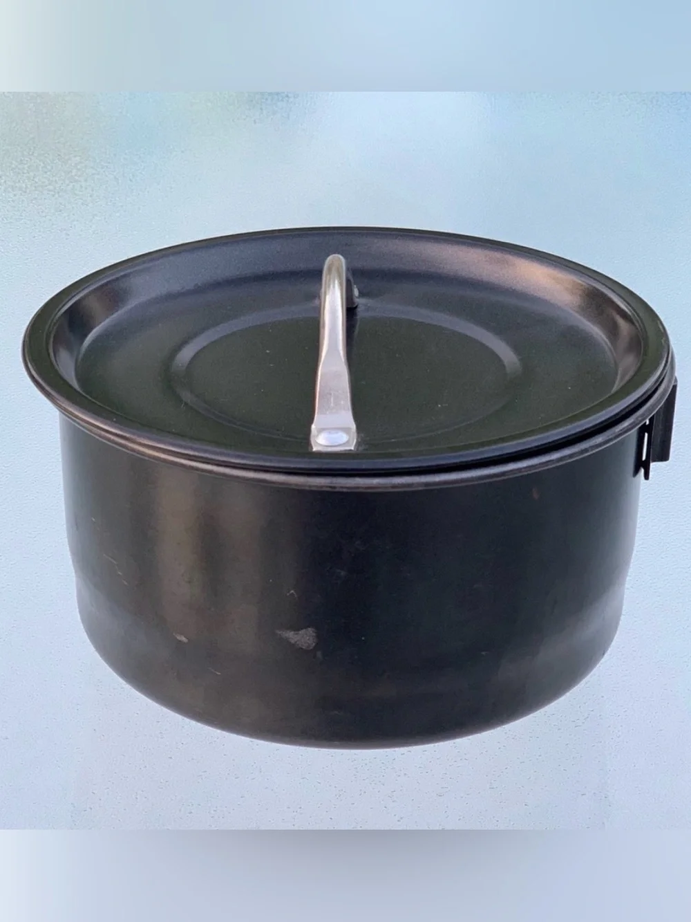 Round 2.5 Quart/10-Cup Camping Pot with Lid